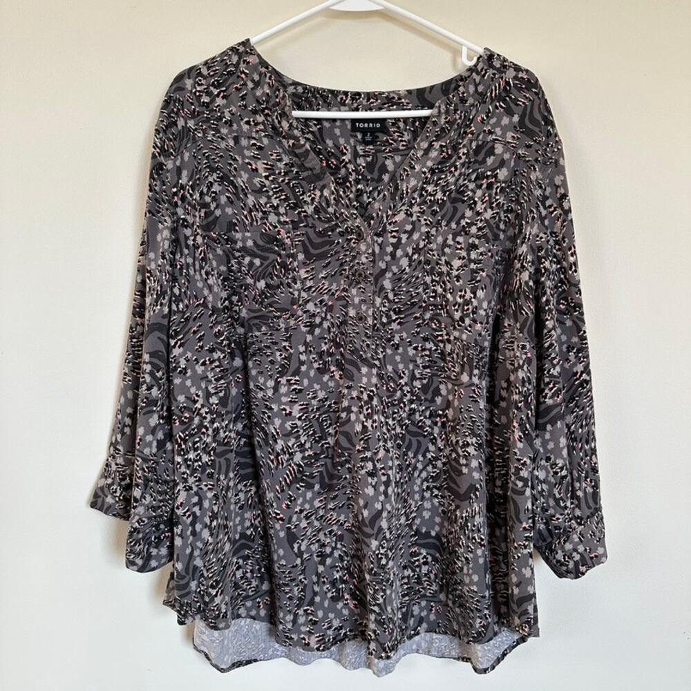 Torrid Harper Women's 2X Animal Print V-Neck Popover Blouse 3/4 Roll Tab Sleeves